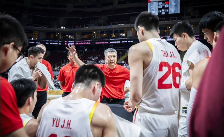 开云在线开户-比张镇麟还差！中国男篮逆转夜最失意之人：失误被换下 出场30秒