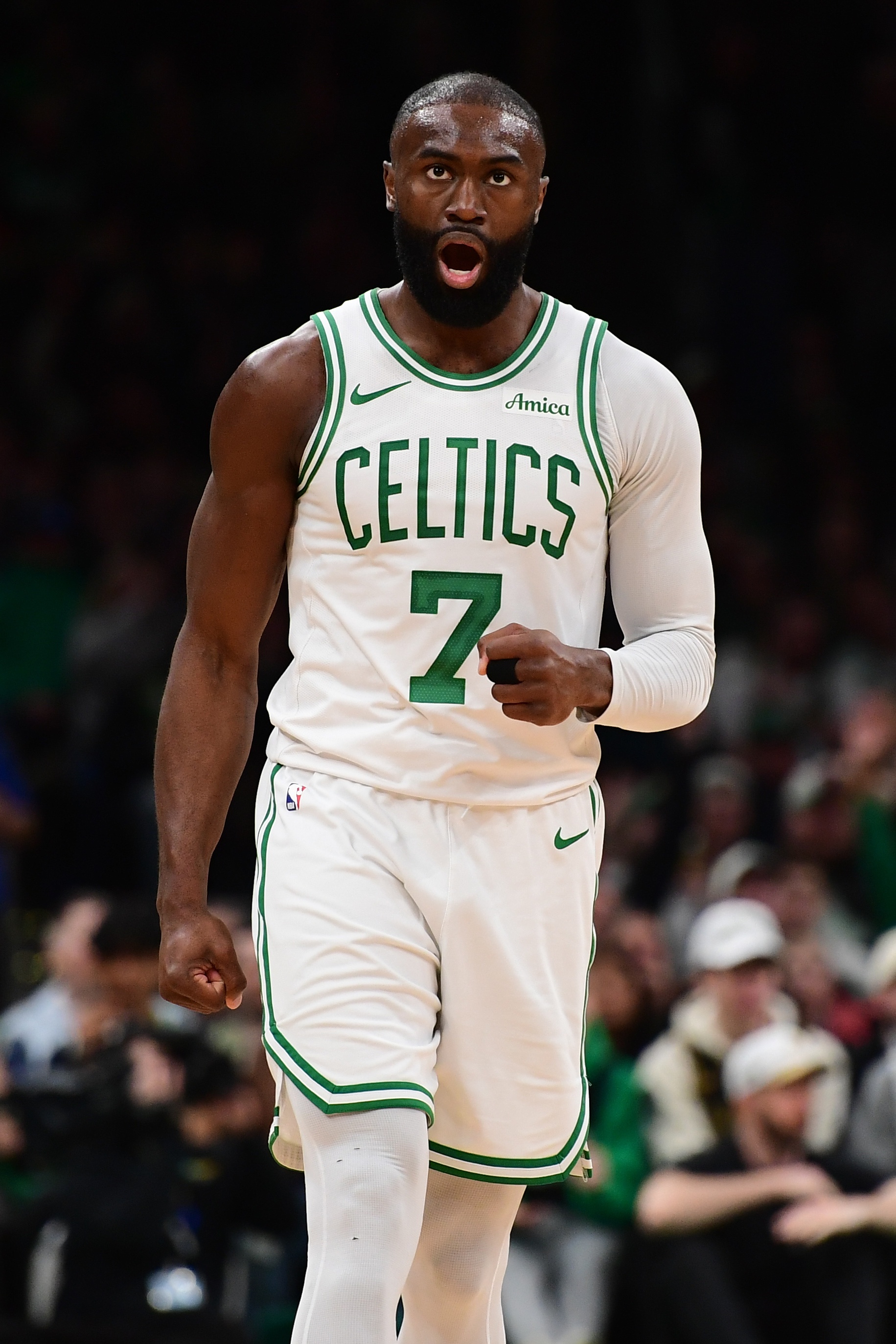 开云登录入口地址-出人意料！杰伦·布朗发推庆祝：在空档年取得50胜